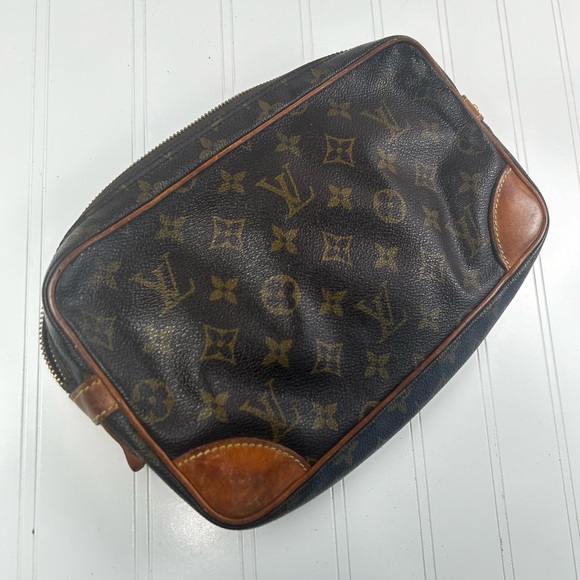 Louis Vuitton
Marly Dragonne GM Clutch Bag - Picture 8 of 14